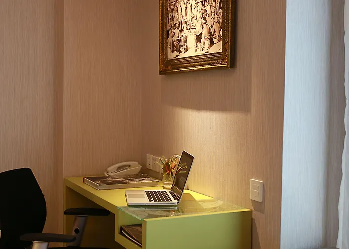 Hotel Sens And
